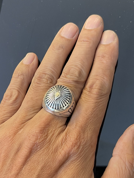 Domed Circle Sunburst Design Box Ring by Howard Nelson/リングサイズ19号 [ロングブランチ  ウェッブストア]