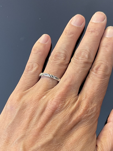 Stamped Narrow Ring by Jennifer Curtis/リングサイズ17号