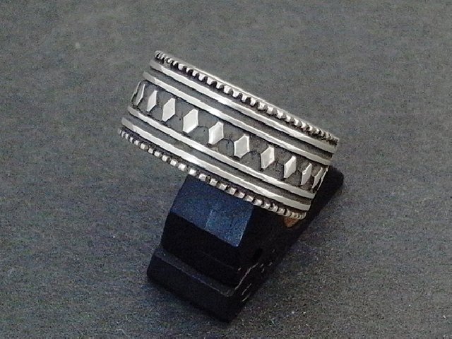 Stamped Straight Band Ring by Lyle Secatero サイズ18号
