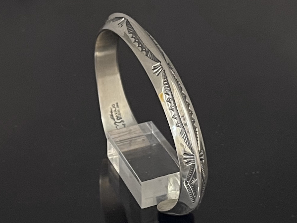 Stamped Triangle Wire Bracelet by Stanley Parker/サイズM [ロング