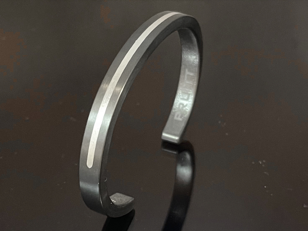 Pat Pruitt パットプリット　ジルコニウム　ブレスレット Zirconium Machined Twisted Square Wire Bracelet by Pat