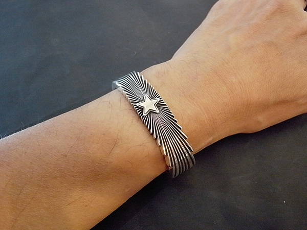 1 Flat Wire Starburst Bracelet by Patricia Bedonie/サイズM [ロング