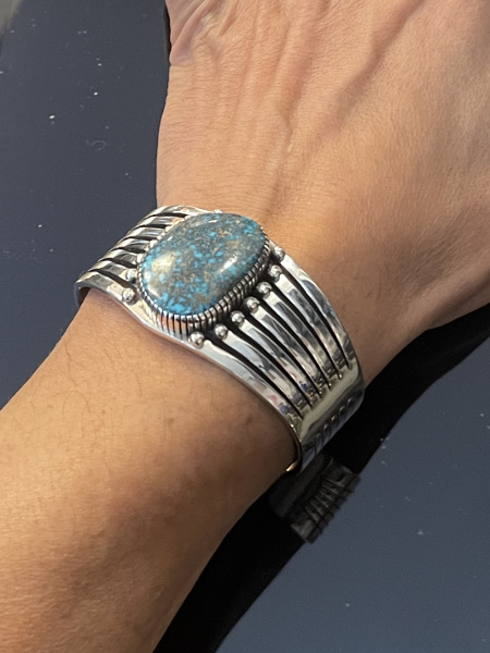 Gem Grade Lone Mountain Turquoise Shank Bracelet by Howard Nelson/サイズM  [ロングブランチ ウェッブストア]