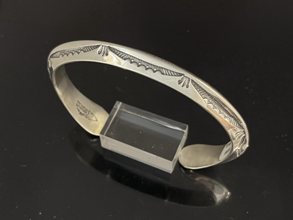 Stamped Triangle Wire Bracelet by Stanley Parker/サイズM